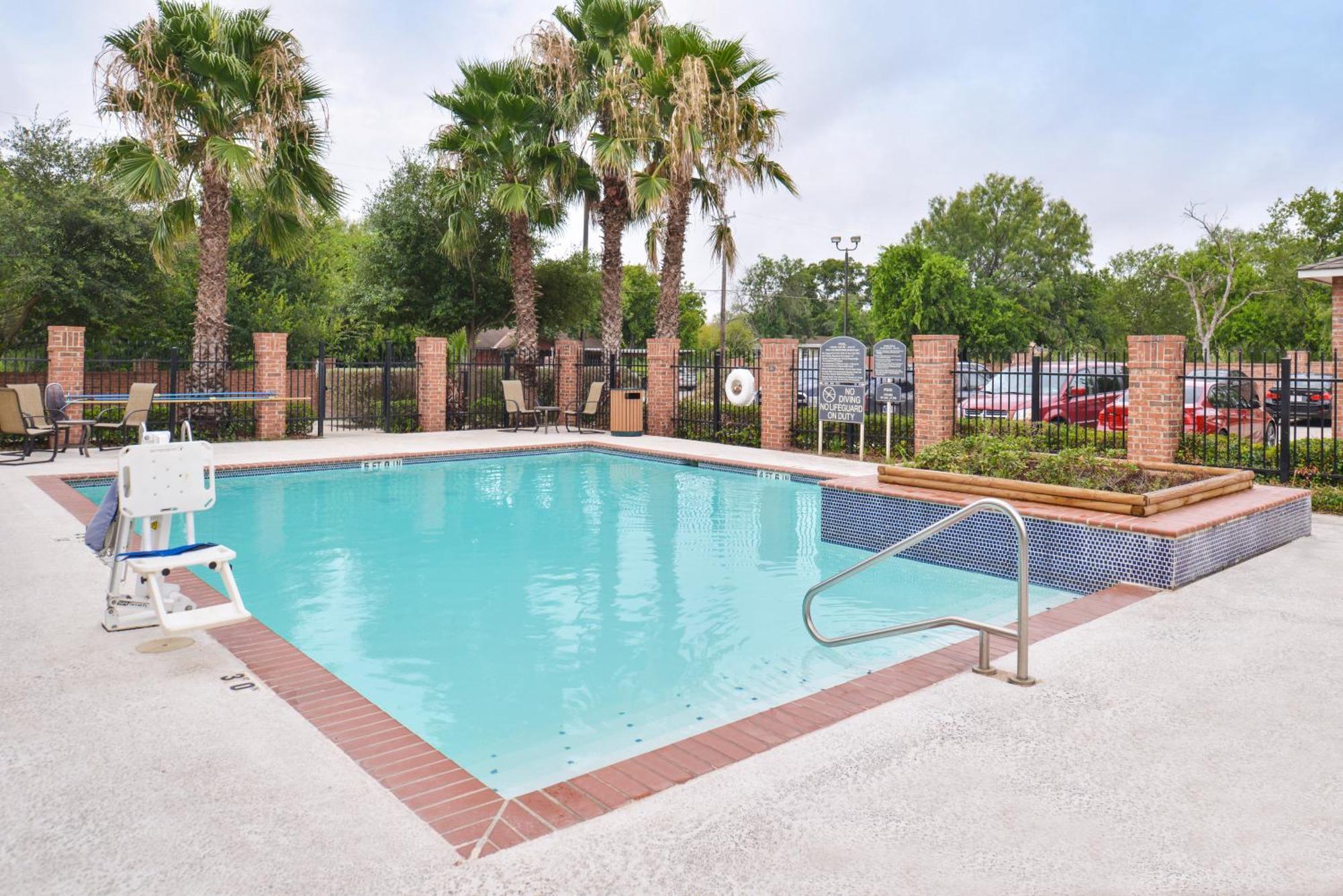 Holiday Inn Express & Suites San Antonio South Buitenkant foto